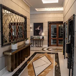 Hotel Radisson Collection Morina Hotel, Tirana, Selitë e Vogël
