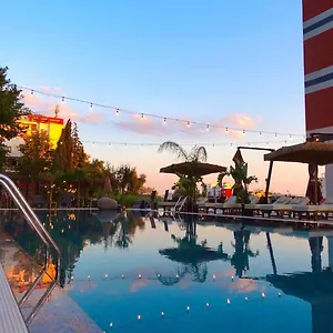 Hotel Olivia's Hill, Kryemëdhej