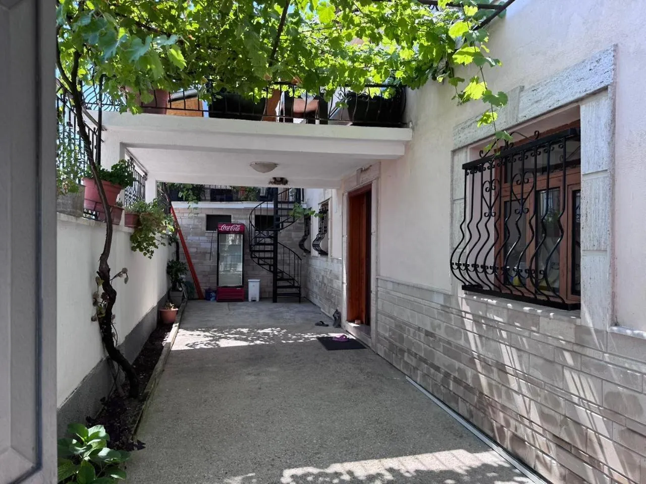 Guest House Ejona Gjirokastër